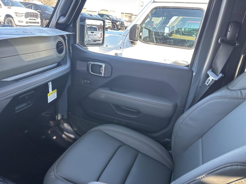 New 2026 Jeep Gladiator Mojave X 4x4Image 31