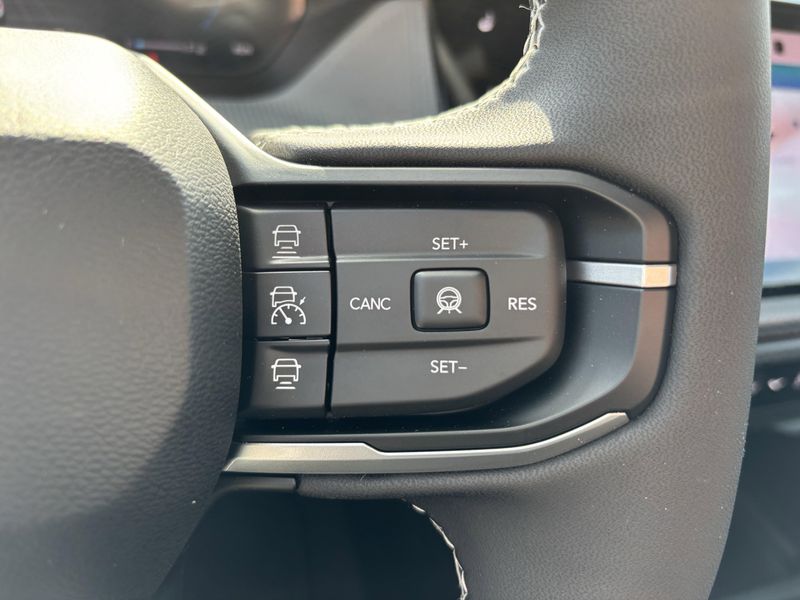 New 2026 Jeep Cherokee Limited 4x4Image 32