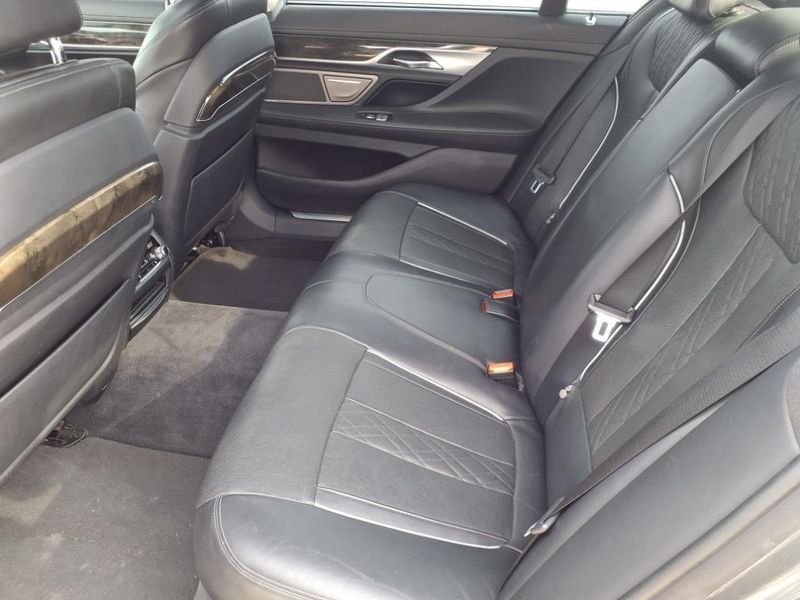2016 BMW 7 Series 750iImage 18
