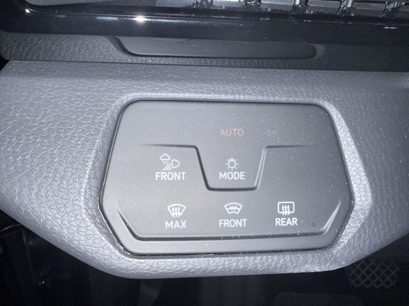 Used 2025 Volkswagen ID.4 Pro S Plus AWD Black EditionImage 17