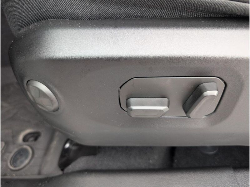 New 2025 Jeep Wrangler 4-door SaharaImage 12