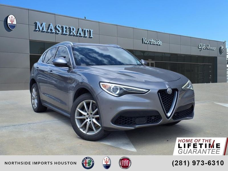 2018 Alfa Romeo Stelvio TiImage 1