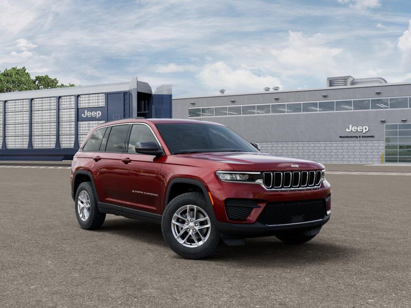 New 2026 Jeep Grand Cherokee Laredo X 4x4Image 3