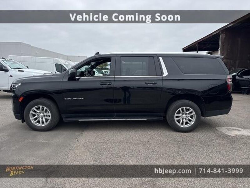 2023 Chevrolet Suburban LTImage 8