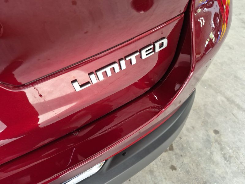 New 2025 Jeep Grand Cherokee L Limited 4x4Image 16