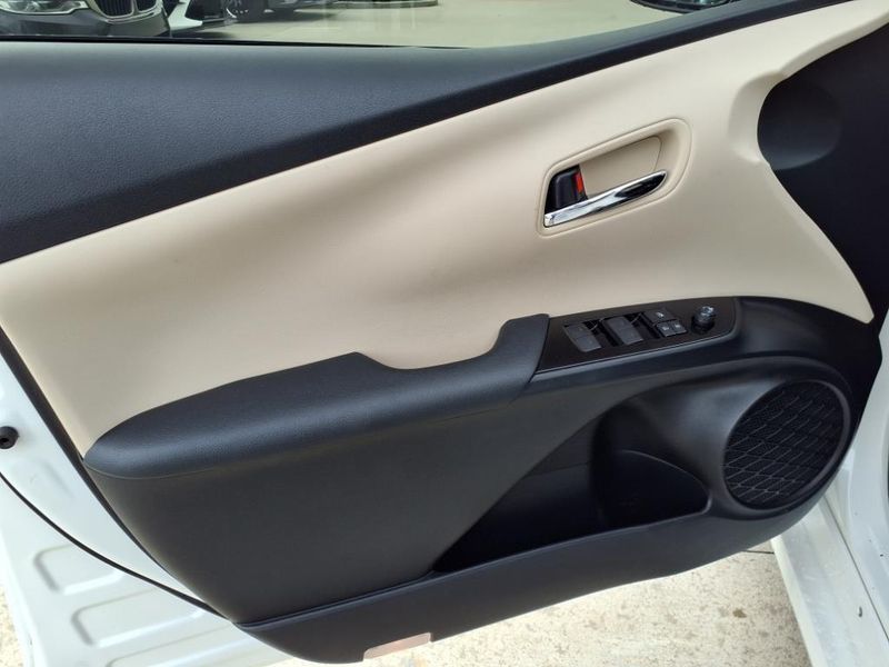 Used 2020 Toyota Prius LEImage 21
