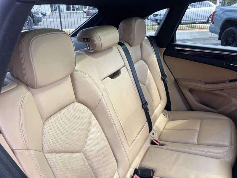Used 2017 Porsche Macan BaseImage 24