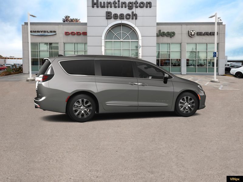 2025 Chrysler Pacifica Hybrid PinnacleImage 15