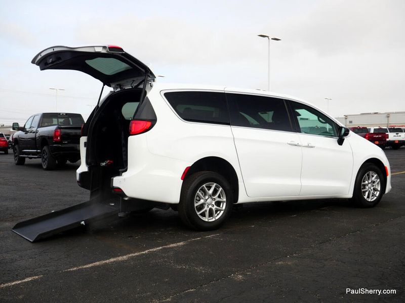 New 2026 Chrysler Voyager LX