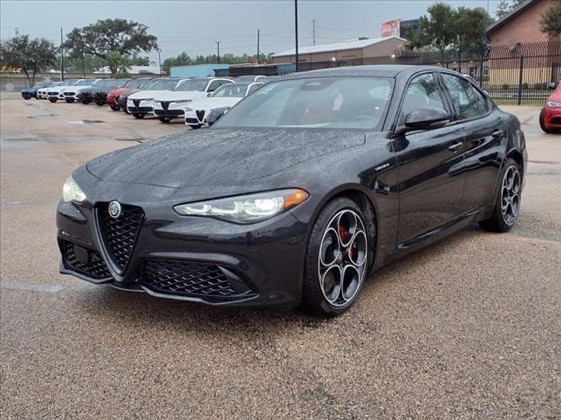 2025 Alfa Romeo Giulia Image 2