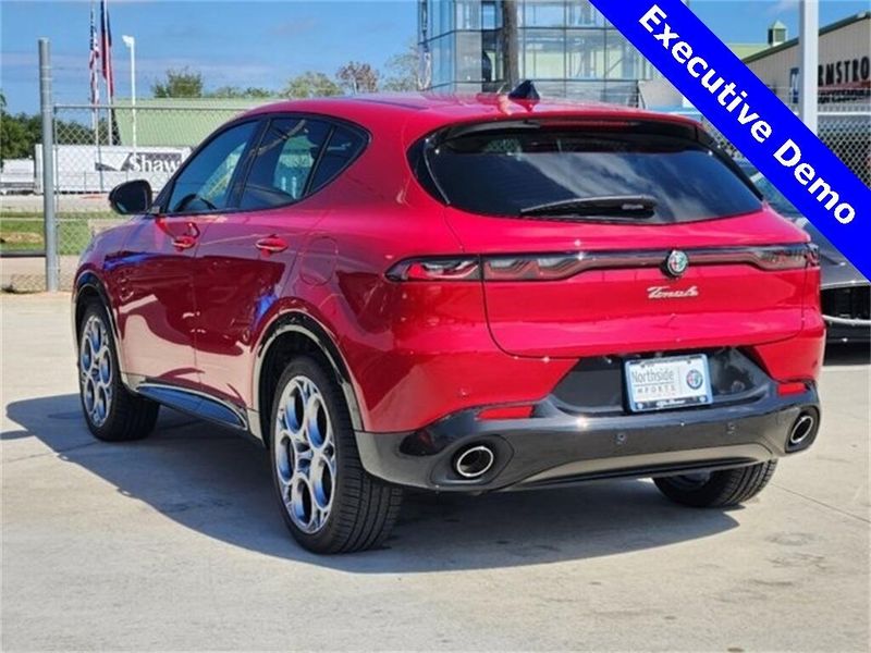 2024 Alfa Romeo Tonale Veloce Eawd in a Alfa Rosso (Red) exterior color and Blackinterior. Northside Alfa Romeo of Houston 281-475-4549 alfaromeousaofnorthhouston.com 
