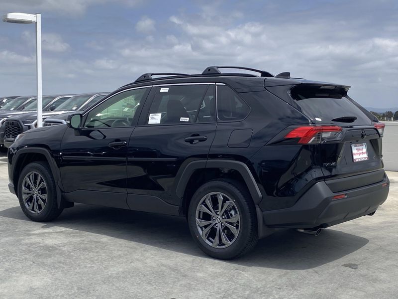2025 Toyota RAV4 Hybrid XLE PremiumImage 5