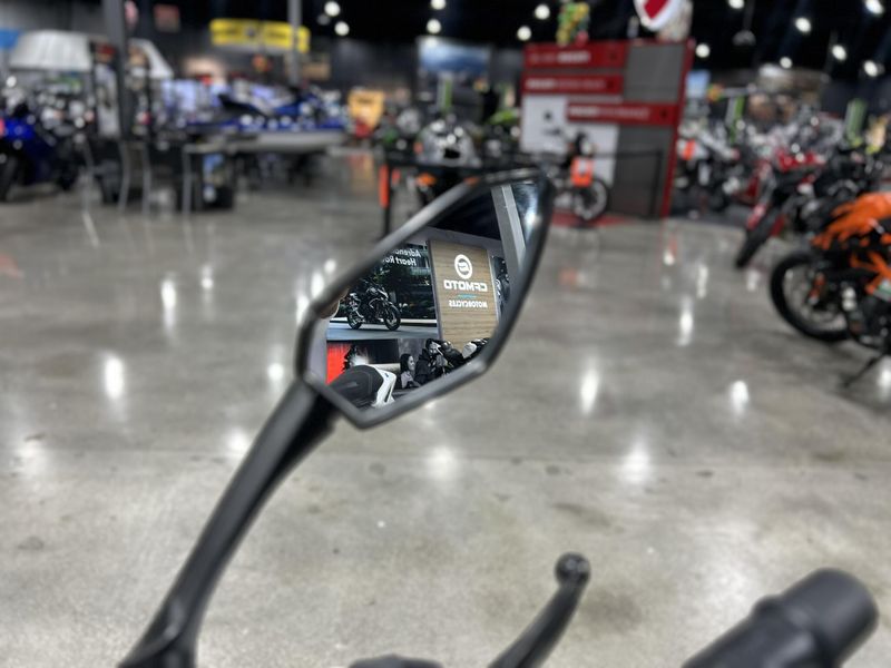 2025 CFMOTO 300SS Image 11
