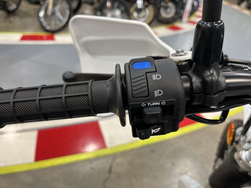 New 2025 Honda XR650L Image 10