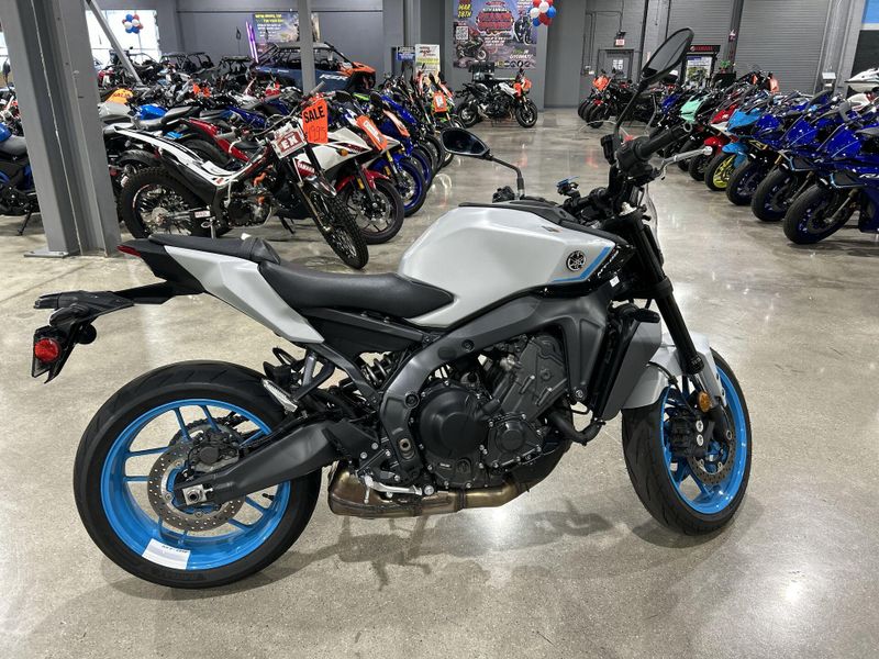 Used 2025 Yamaha MT-09 Image 13