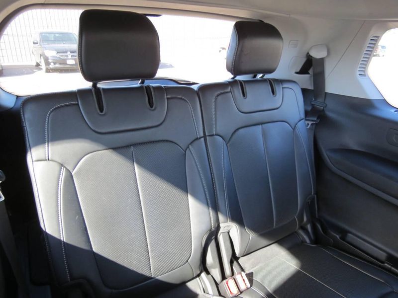 Used 2021 Jeep Grand Cherokee L Limited 4x4 4dr SUVImage 31