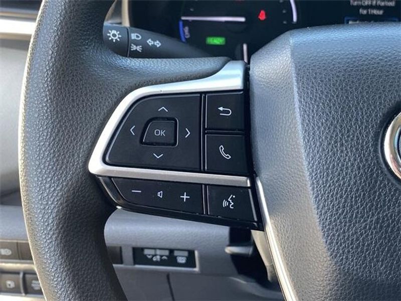 2021 Toyota Sienna LEImage 23