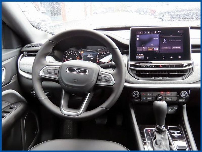 2024 Jeep Compass Latitude LuxImage 11