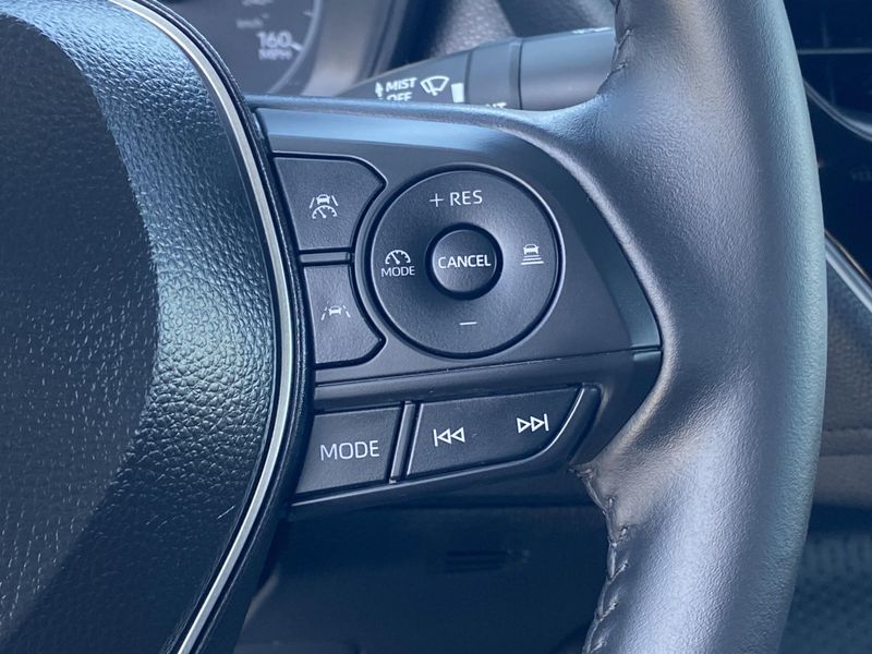 Used 2025 Toyota Corolla SEImage 27