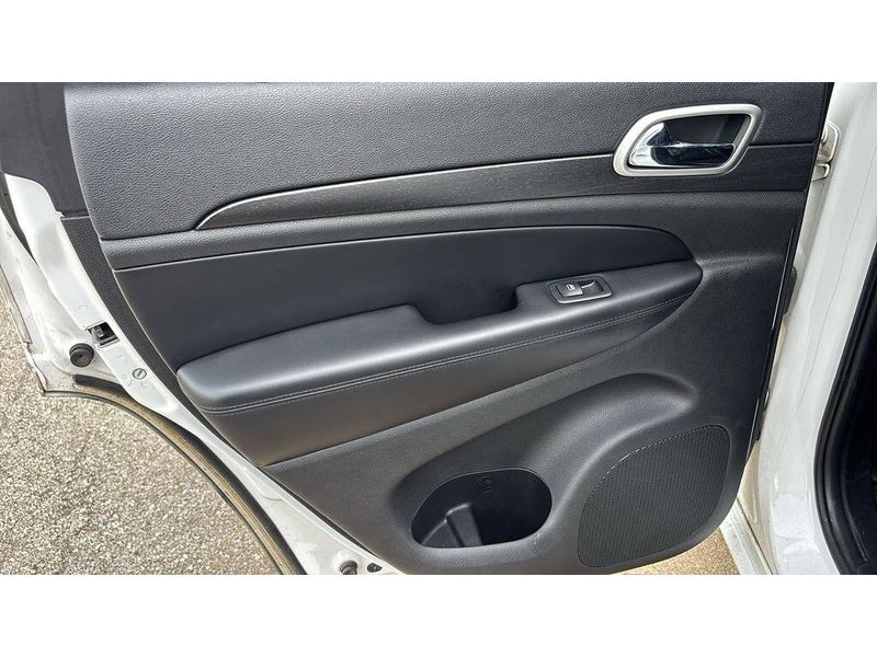 Used 2015 Jeep Grand Cherokee AltitudeImage 8
