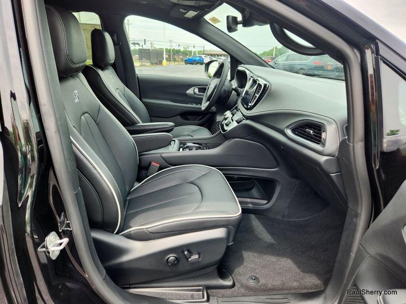 2025 Chrysler Pacifica LimitedImage 28