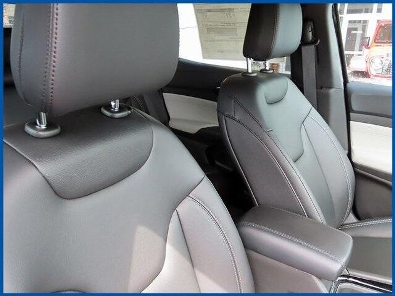 New 2025 Jeep Compass LimitedImage 9