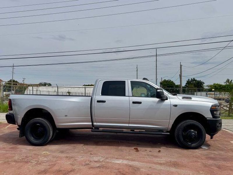 New 2027 RAM 3500 TradesmanImage 4