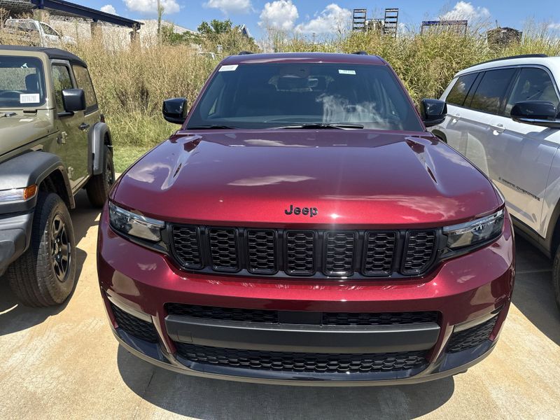 New 2025 Jeep Grand Cherokee L Limited 4x4Image 2