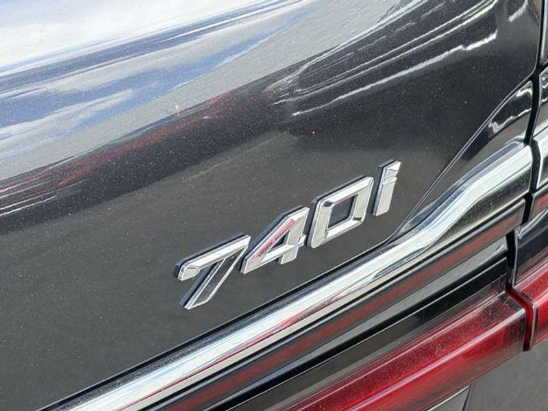 Used 2022 BMW 740 740iImage 4
