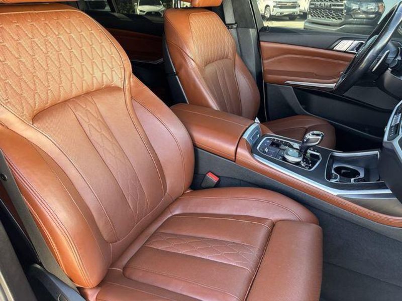 Used 2022 BMW X7 M50iImage 11