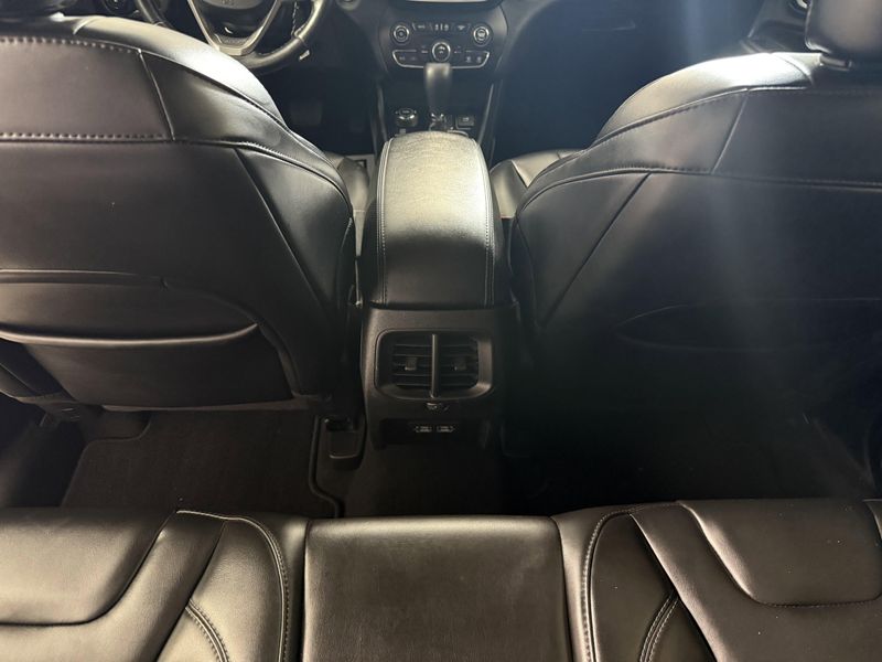 Used 2021 Jeep Cherokee Latitude PlusImage 22