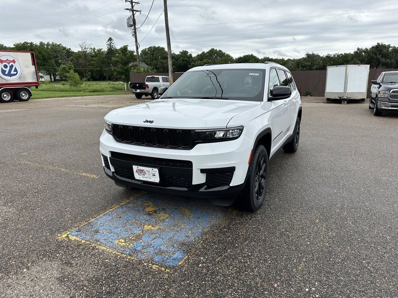 2024 Jeep Grand Cherokee L Altitude X 4x4Image 4