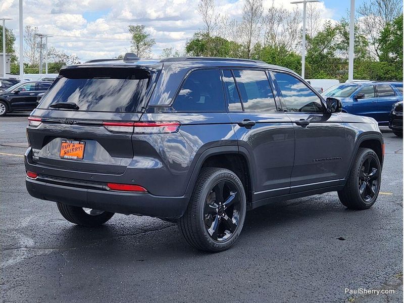 Used 2022 Jeep Grand Cherokee Altitude
