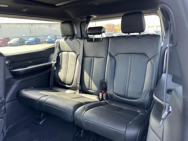 2025 Jeep Wagoneer Series II photo 14