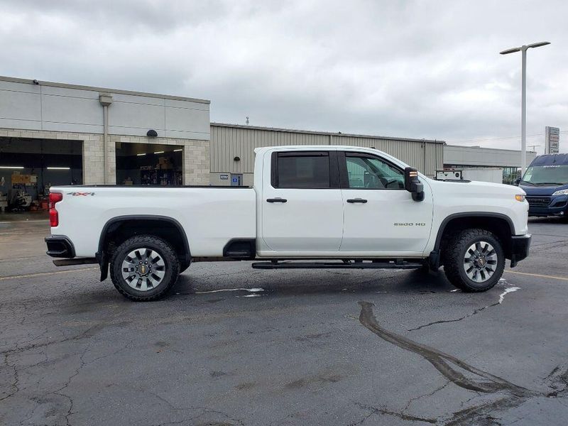 2022 Chevrolet Silverado 2500HD CustomImage 5