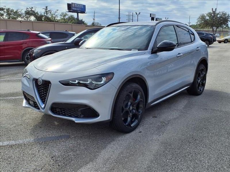 2024 Alfa Romeo Stelvio TiImage 2