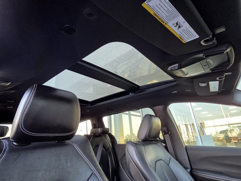 New 2027 Chrysler Pacifica Select