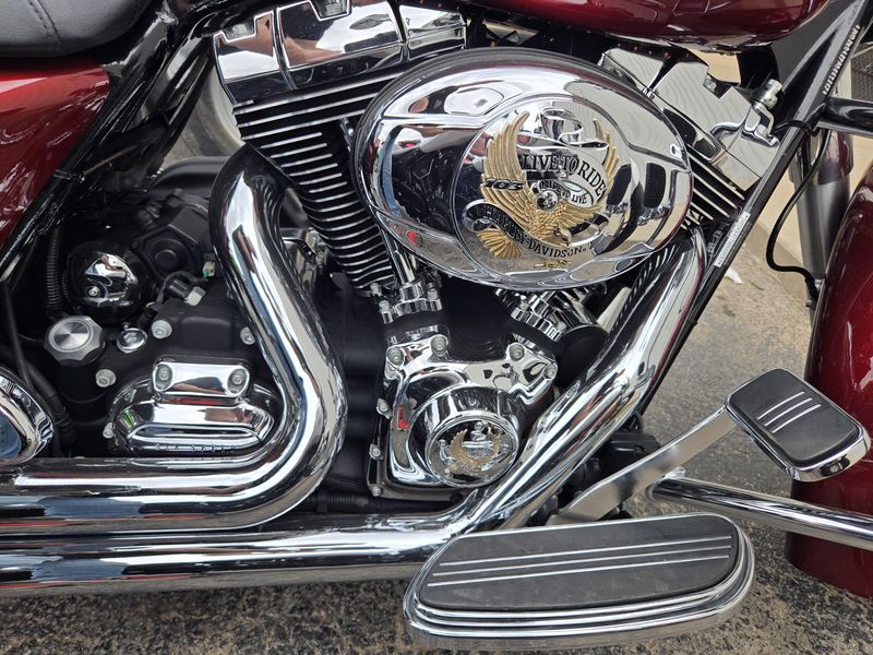 USED 2010 HARLEY STREET GLIDE Image 9