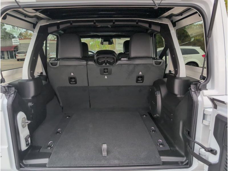 New 2026 Jeep Wrangler 4-door SaharaImage 37