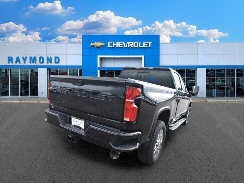 New 2026 Chevrolet Silverado 3500HD High CountryImage 4
