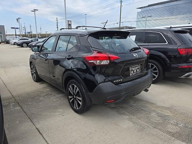 Used 2019 Nissan Kicks SVImage 4