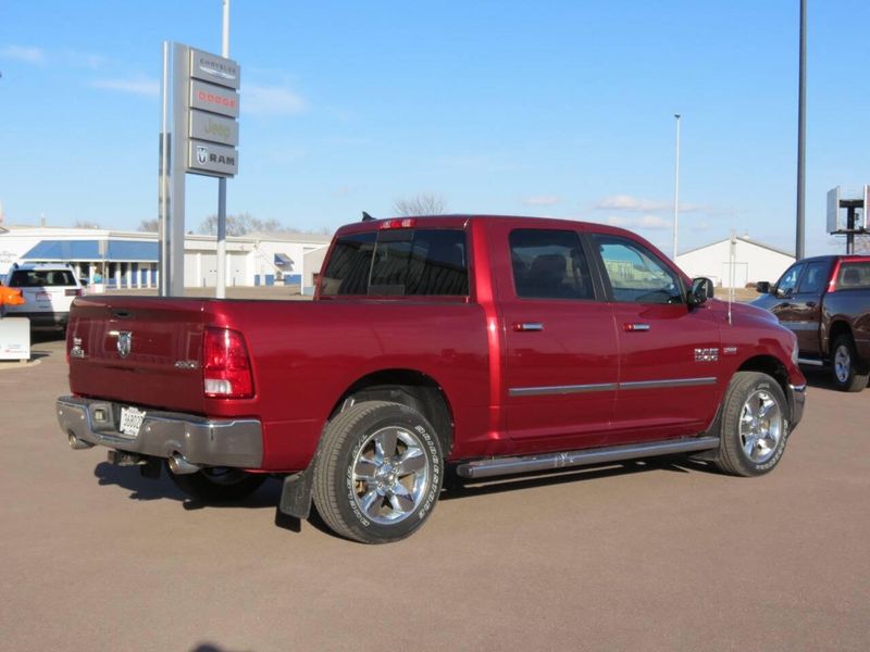 Used 2015 RAM 1500 Big Horn 4x4 4dr Crew Cab 5.5 ft. SB PickupImage 7