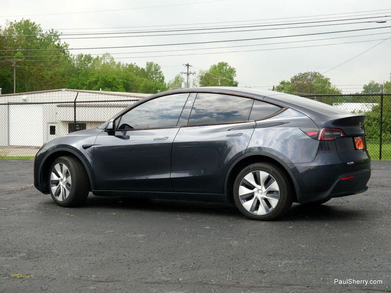 2024 Tesla Model Y Long RangeImage 10
