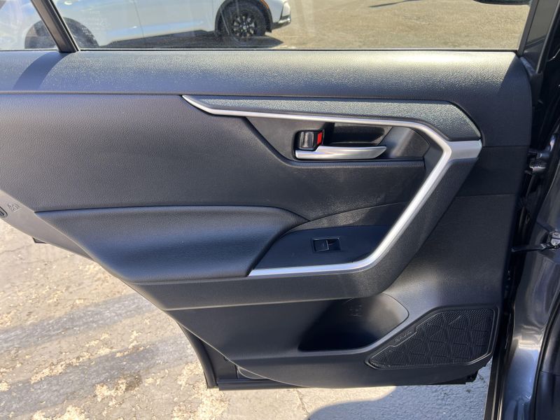 2023 Toyota RAV4 Hybrid XLE PremiumImage 18