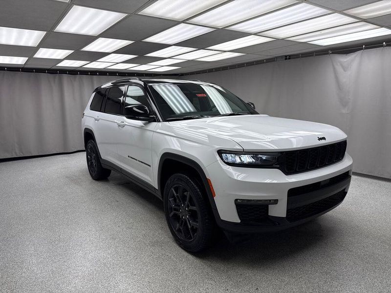 New 2025 Jeep Grand Cherokee L Limited 4x4Image 4