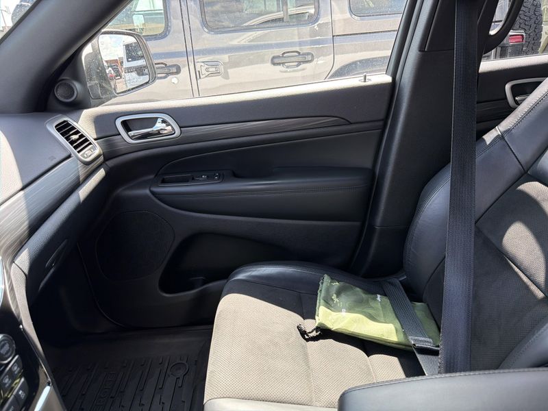 Used 2021 Jeep Grand Cherokee Laredo XImage 30