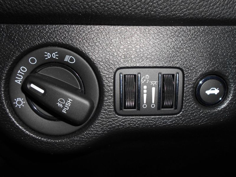 2022 Dodge Challenger SXTImage 17