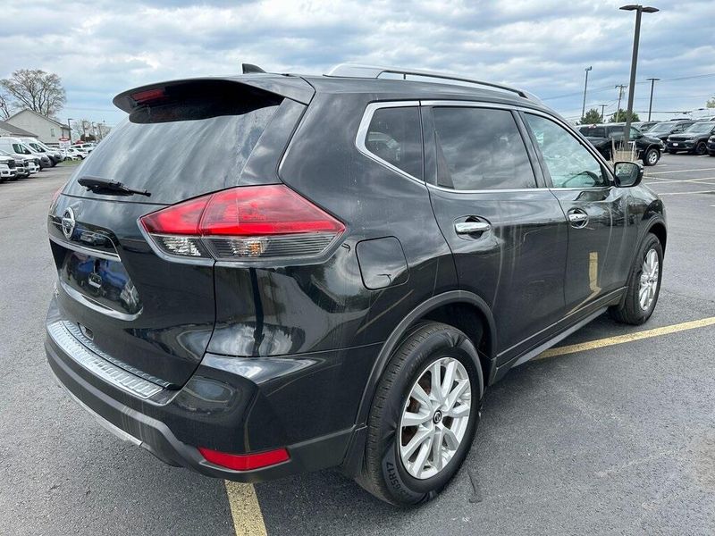 2018 Nissan Rogue SVImage 13