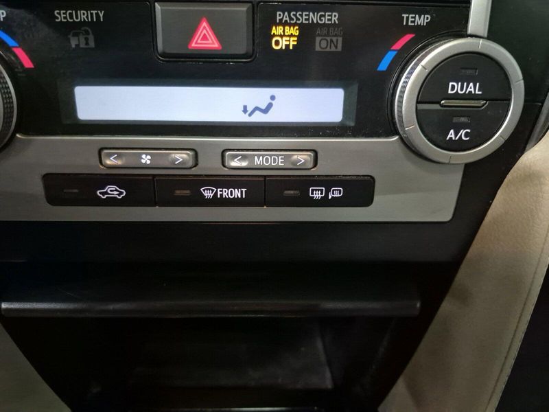 2012 Toyota Camry XLEImage 28