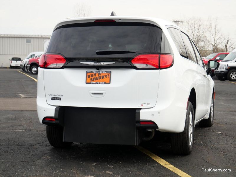 New 2026 Chrysler Voyager Lx